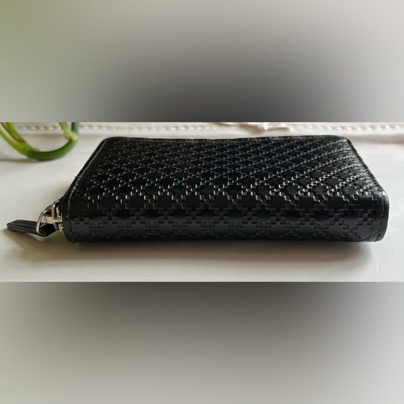 GUCCI EMBOSSED BLACK LEATHER SIGNATURE DIAMANTE ZIP-AROUND CARD CASE WALLET EUC - Picture 8 of 12